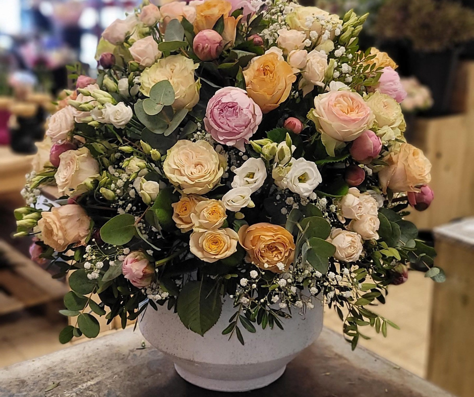 Tafelbloemstuk ‘Zegen van de Liefde’ – Romantische Bruiloftdecoratie