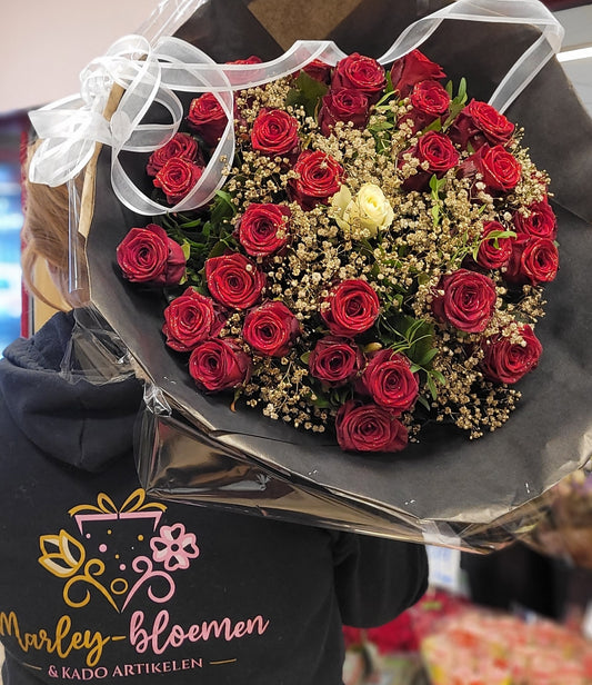 Liefdespracht – Luxe Boeket met Rode Rozen