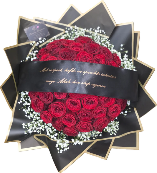 Handvraging 50 red naomi rozen boeket